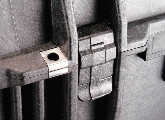 Peli 1150 z gąbką - wodoodporna, pancerna skrzynia transportowa