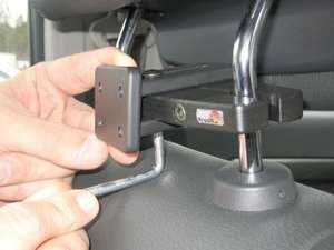 Uchwyt na zagłówek do samochodu | 811010 - Uniwersalna baza mocowania do zagłówka z rozstawem prętów 95 mm - 155 mm